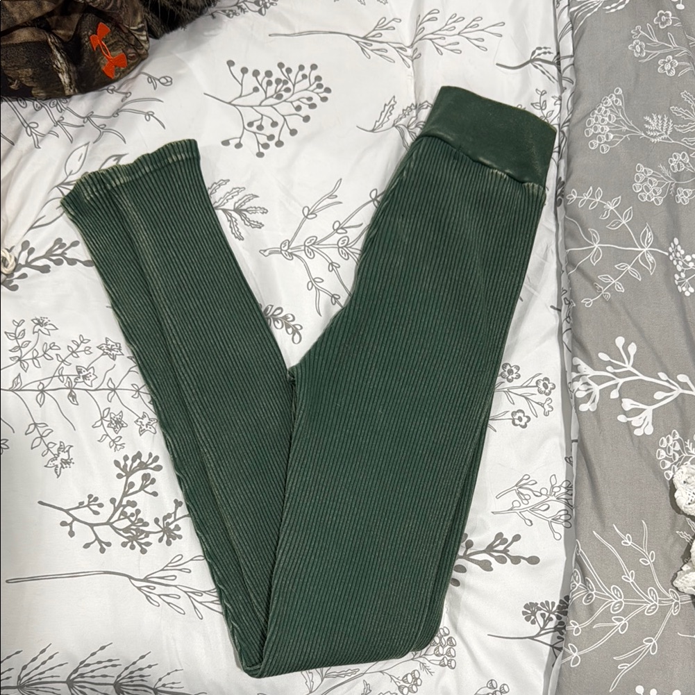Magnolia Boutique Ribbed Green Leggings S